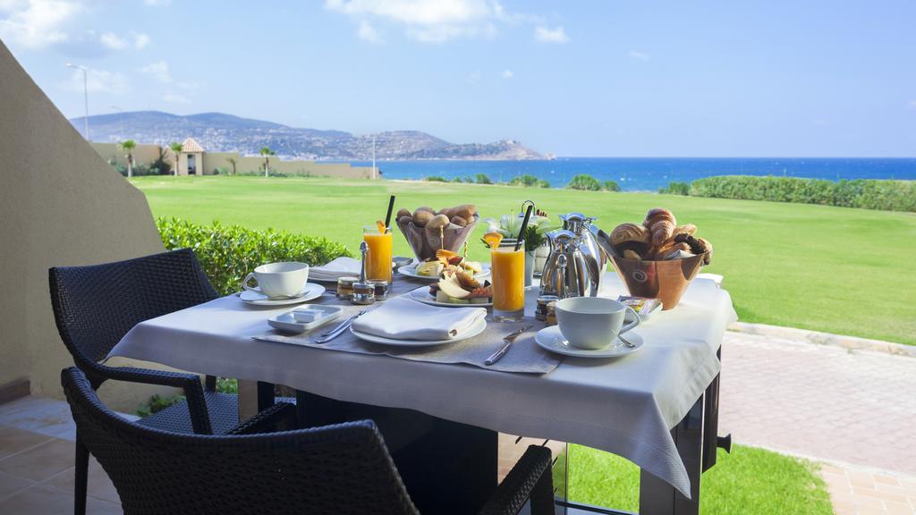 La Cigale Tabarka Hotel Luaran gambar Breakfast at the hotel